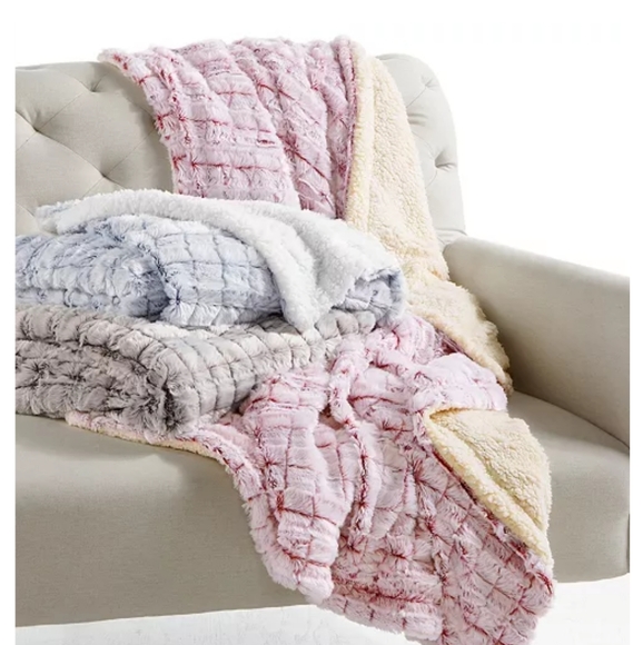 Reversible micromink to sherpa tie dye throw - Picture 2 of 2